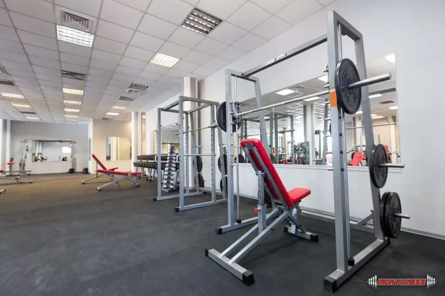 Фитнес клуб Iron Fitness в Москве: Тренажёры, Кардио зона, Групповые занятия, Зона свободных весов, Зона Бокса, Сауна,