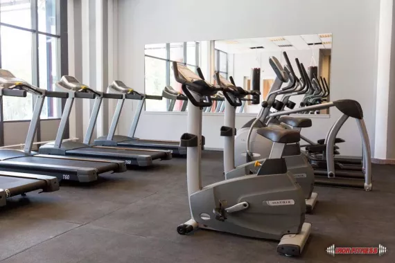 Фитнес клуб "Iron Fitness".