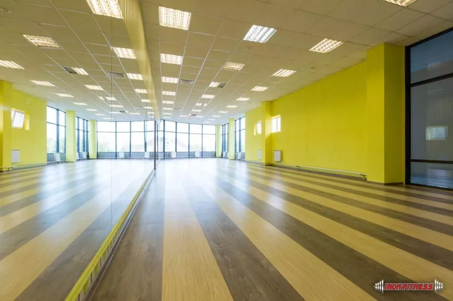 Фитнес клуб Iron Fitness в Москве: Тренажёры, Кардио зона, Групповые занятия, Зона свободных весов, Зона Бокса, Сауна,
