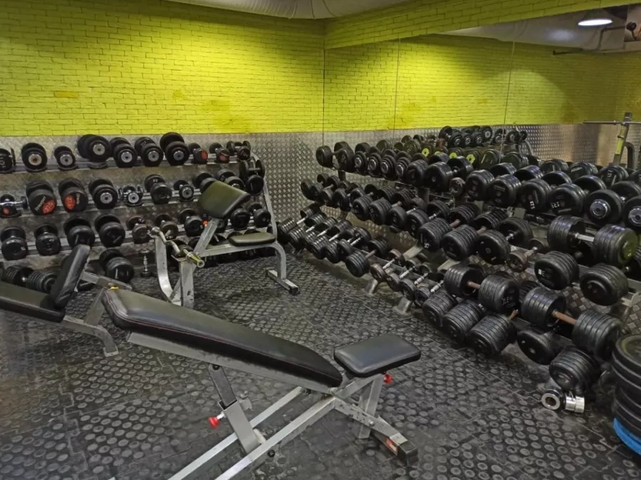 Фитнес-клуб Adept Gym в Москве: Разовые посещения, Йога, Калланетика, Пилатес, Стретчинг, Фитбол, Массаж, Солярий,