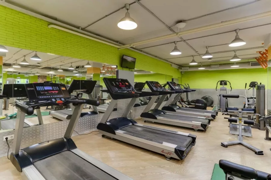 Фитнес-клуб Adept Gym в Москве: Разовые посещения, Йога, Калланетика, Пилатес, Стретчинг, Фитбол, Массаж, Солярий,