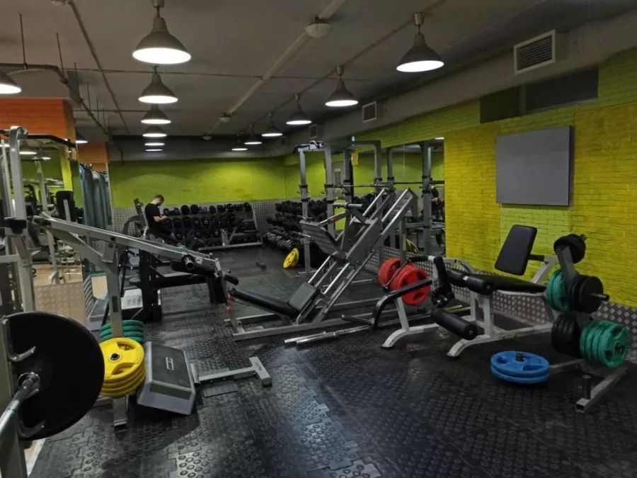 Фитнес-клуб Adept Gym в Москве: Разовые посещения, Йога, Калланетика, Пилатес, Стретчинг, Фитбол, Массаж, Солярий,