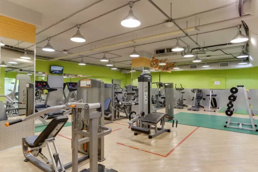 Фитнес-клуб Adept Gym в Москве: Разовые посещения, Йога, Калланетика, Пилатес, Стретчинг, Фитбол, Массаж, Солярий,
