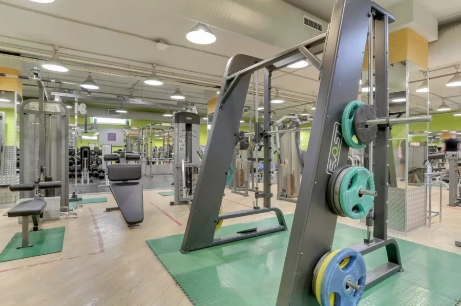 Фитнес-клуб Adept Gym в Москве: Разовые посещения, Йога, Калланетика, Пилатес, Стретчинг, Фитбол, Массаж, Солярий,