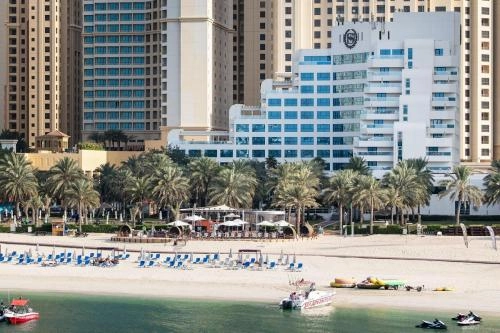 Отель Sheraton Jumeirah Beach Resort 5* в Дубаи: Прибрежный отель , Комфортные номера , Детский клуб , Турецкий хамам , Фитнес зал ,