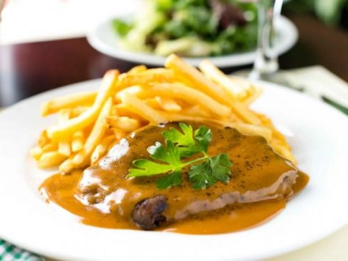 Бар-ресторан Couqley French Bistro & Bar в Дубаи: Французская кухня , Улитки , Бистро , Французские вина , Французские сыры , Пивной ресторан , Фри ,