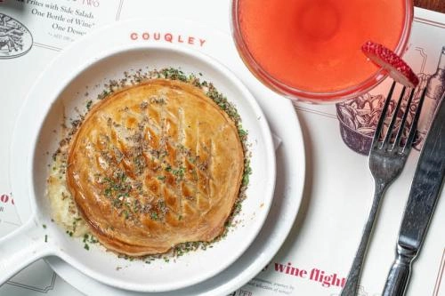 Бар-ресторан Couqley French Bistro & Bar в Дубаи: Французская кухня , Улитки , Бистро , Французские вина , Французские сыры , Пивной ресторан , Фри ,