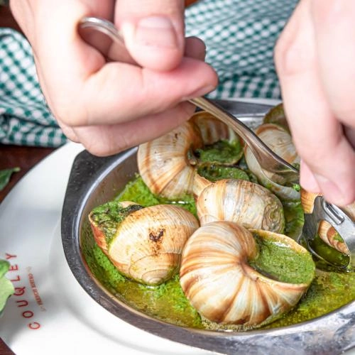 Бар-ресторан Couqley French Bistro & Bar в Дубаи: Французская кухня , Улитки , Бистро , Французские вина , Французские сыры , Пивной ресторан , Фри ,