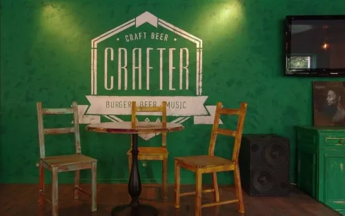 Неоновый бар с авторскими коктейлями Crafter Bar в Москве