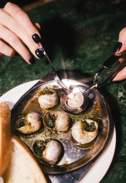 Бар Bijou в Москве: Коктейльный бар, Французская кухня, Заказ навынос, Танцпол, Проведение банкетов, Живая музыка,