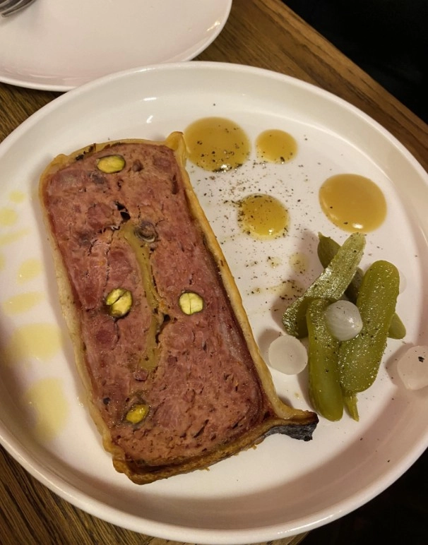 Бар Bijou в Москве: Коктейльный бар, Французская кухня, Заказ навынос, Танцпол, Проведение банкетов, Живая музыка,