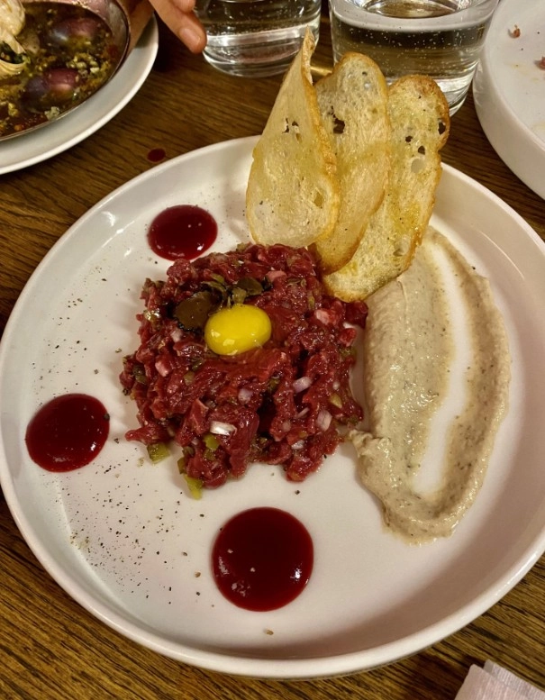 Бар Bijou в Москве: Коктейльный бар, Французская кухня, Заказ навынос, Танцпол, Проведение банкетов, Живая музыка,