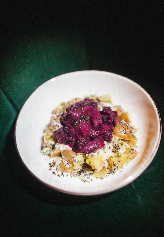 Бар Bijou в Москве: Коктейльный бар, Французская кухня, Заказ навынос, Танцпол, Проведение банкетов, Живая музыка,