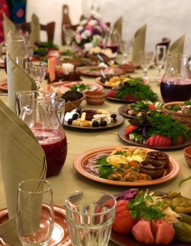 Ресторан семейной кухни Тёщин Борщ в Москве: Европейская кухня, Домашняя кухня, Поминальные обеды, Русская кухня, Летняя терраса, Проведение банкетов,