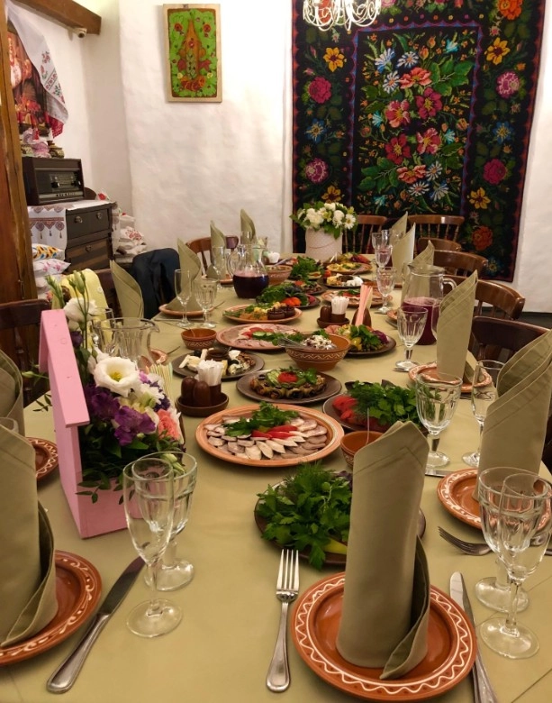 Ресторан семейной кухни Тёщин Борщ в Москве: Европейская кухня, Домашняя кухня, Поминальные обеды, Русская кухня, Летняя терраса, Проведение банкетов,