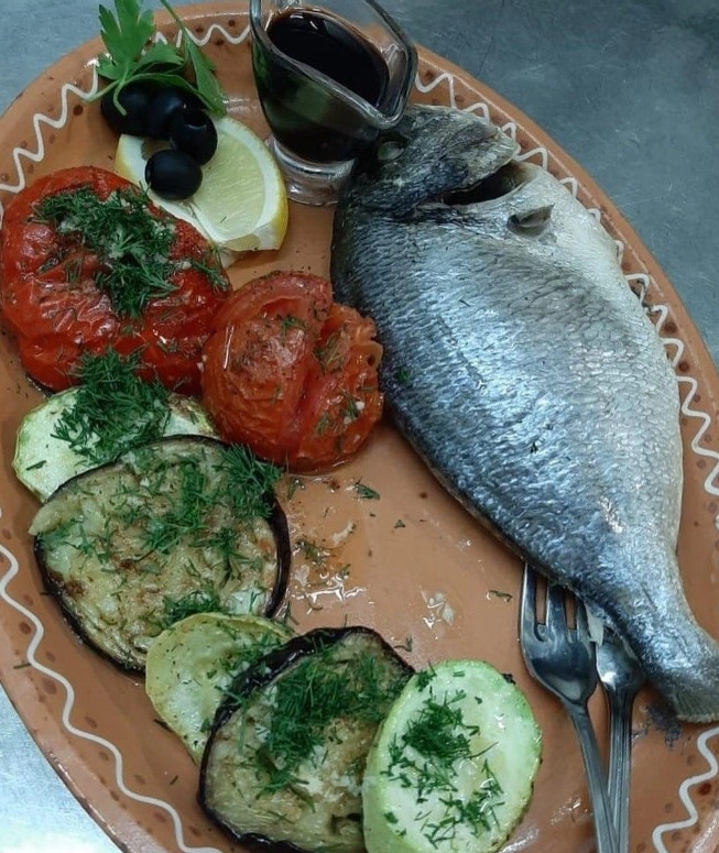 Ресторан семейной кухни Тёщин Борщ в Москве: Европейская кухня, Домашняя кухня, Поминальные обеды, Русская кухня, Летняя терраса, Проведение банкетов,