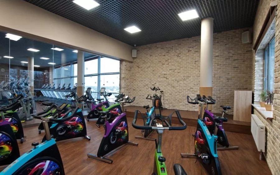 Фитнес-центр BestFit в Москве: Аквааэробика, Аэробика, Боевые искусства, Детский уголок, Йога, Кроссфит, Пилатес, Сайкл, Стретчинг, Бассейн,