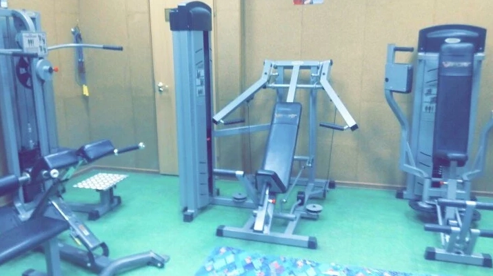 Тренажёрный зал Grand Sport Gym в Москве: Разовые посещения, Боевые искусства, Персональный тренер, Фитнес бар,
