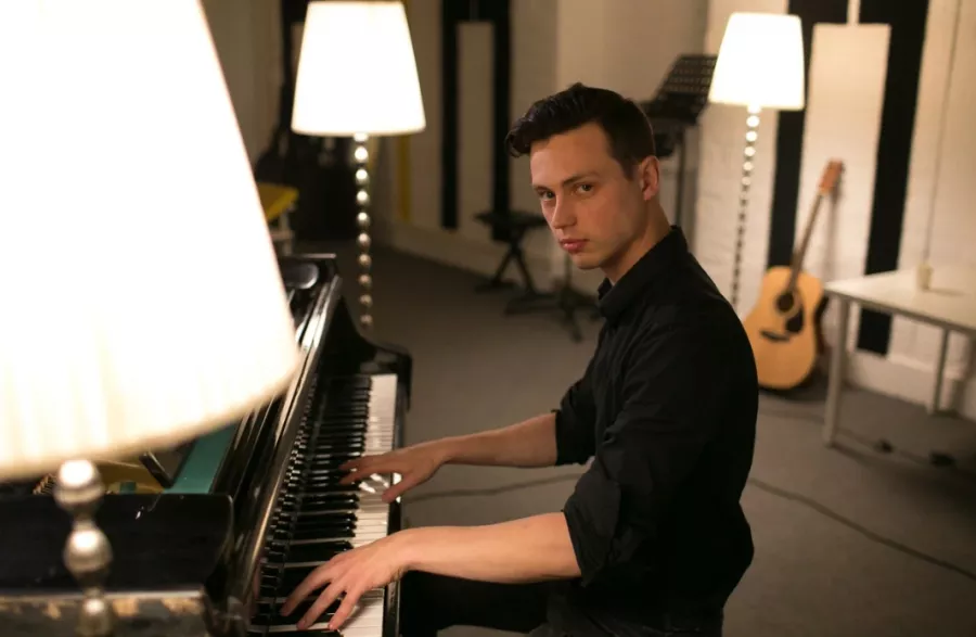 Школа музыки First Music Family в Москве: Курсы вокала, Вокал, Фортепиано, Скрипка, Саксофон, Гитара,