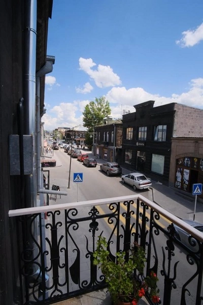 Гостевой дом Toon 55 в Гюмри: терраса, доставка еды, комфорт, патио, Отель,
