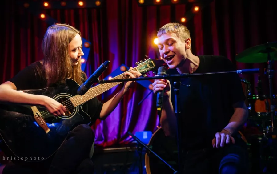 Студия вокала ReVoice в Москве: Гитара, Фортепиано, Вокал, Караоке, Музыка,