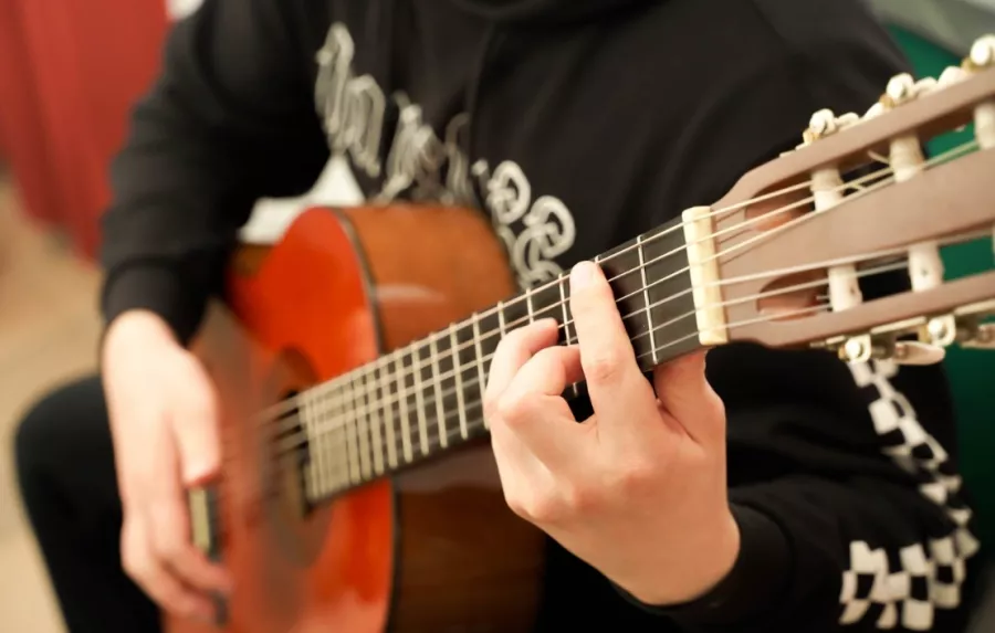 Музыкальная школа Hi, music! в Москве: Курсы вокала, Музыкальные курсы, Музыкальные инструменты, Гитара, Фортепиано, Скрипка, Ударные,