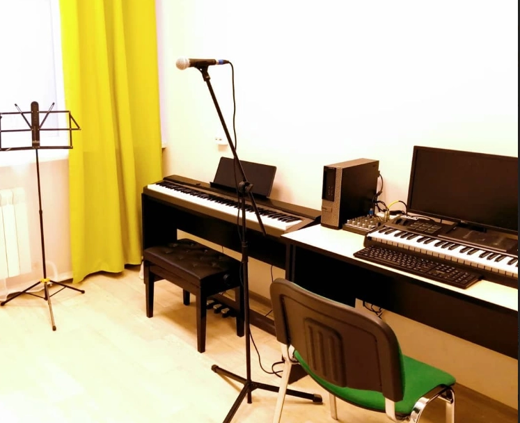 Музыкальная школа Hi, music! в Москве: Курсы вокала, Музыкальные курсы, Музыкальные инструменты, Гитара, Фортепиано, Скрипка, Ударные,