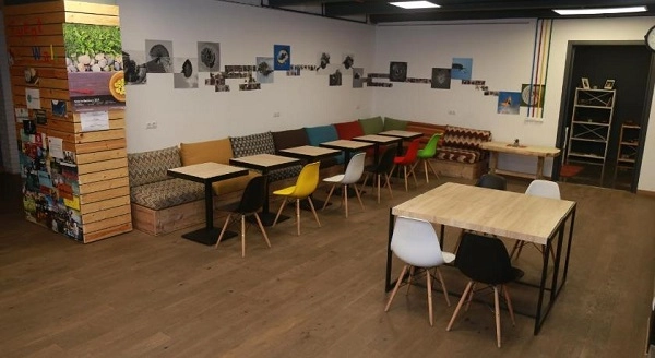 Хостел LOFT Hostel в Гюмри: Отель, сад, терраса, пункт обмена валюты, лаундж-зона, Чилим,