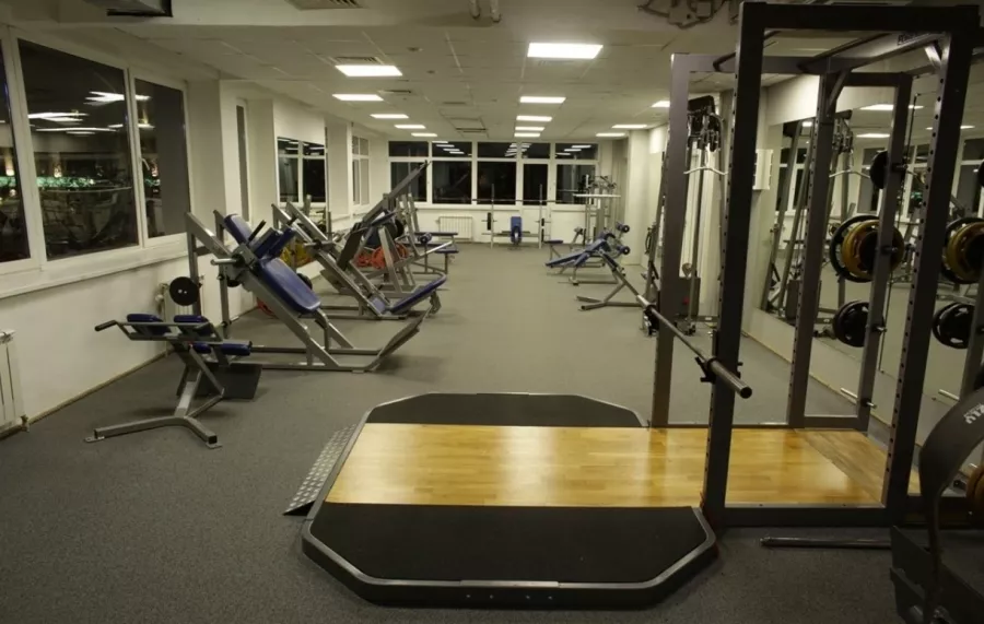Фитнес-клуб Silver gym в Москве: Разовые посещения, Аэробика, Боевые искусства, Йога, Калланетика, Настольный теннис,