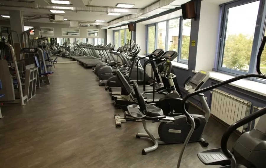Фитнес-клуб Silver gym в Москве: Разовые посещения, Аэробика, Боевые искусства, Йога, Калланетика, Настольный теннис,