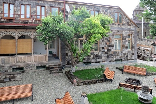 Отель Villa Kars в Гюмри: бутик-отель, комфорт, площадки барбекю, бесплатная парковка, средиземноморский ресторан, Отель,