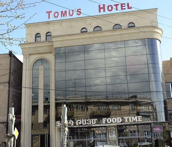Отель в Гюмри Tomu's Hotel в Гюмри: камера хранения, комфорт, гостиничный парк, теле-зал, прачечная, Отель,