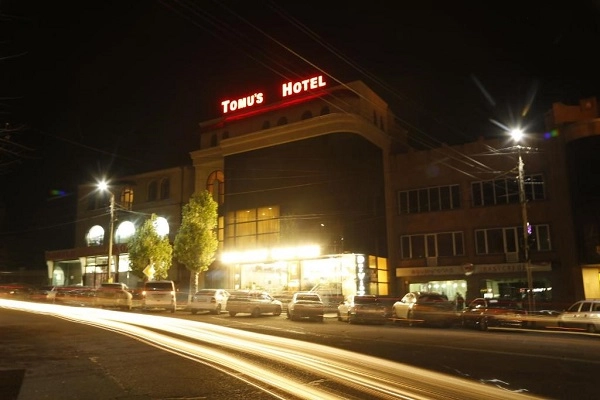 Отель в Гюмри Tomu's Hotel в Гюмри: камера хранения, комфорт, гостиничный парк, теле-зал, прачечная, Отель,