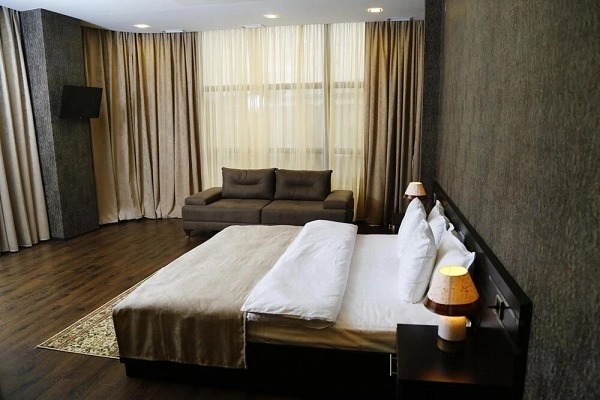 Отель в Гюмри Tomu's Hotel в Гюмри: камера хранения, комфорт, гостиничный парк, теле-зал, прачечная, Отель,