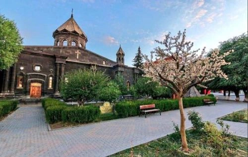 Отель в Гюмри Tomu's Hotel в Гюмри: камера хранения, комфорт, гостиничный парк, теле-зал, прачечная, Отель,