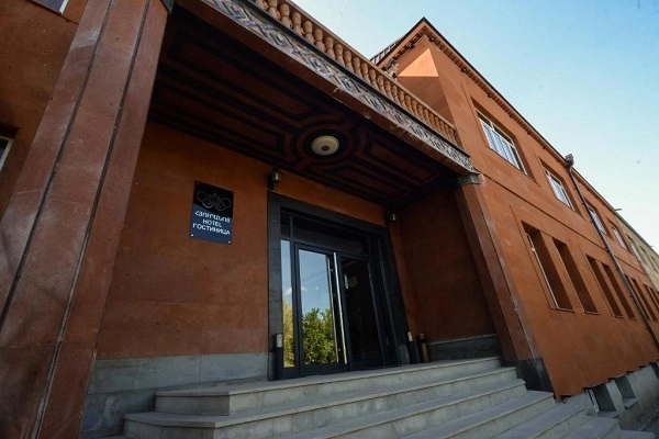 Olympic Hotel - отель в Гюмри в Гюмри: конференц-зал, гостевая парковка, гостиничный парк, комфорт, кафе, Отель,