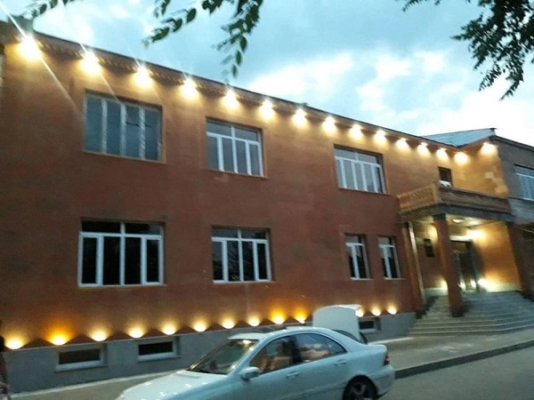 Olympic Hotel - отель в Гюмри в Гюмри: конференц-зал, гостевая парковка, гостиничный парк, комфорт, кафе, Отель,