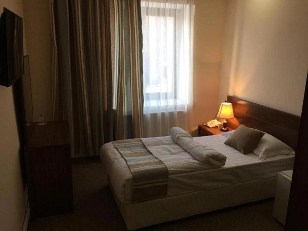 Гостиница Gyumri Hotel в Гюмри: Отель, Теле-зал, Комфорт, Камера хранения, Экскурсия, Ресторан, Гостевая парковка, Парикмахерская,
