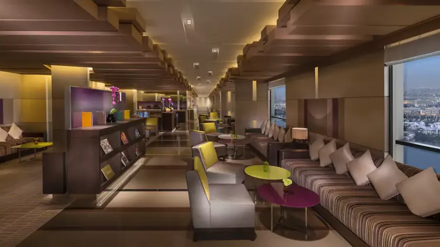 Отель Grand Hyatt Dubai5* в Дубаи: Пятизвездочный отель, Тренажеры , Спа-центр , Бизнес-центр , Бассейн , Бар , Комфортные номера ,