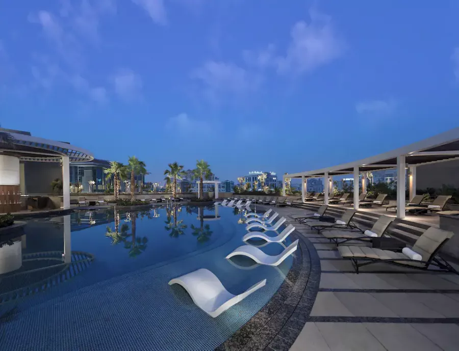 Отель Grand Hyatt Dubai5* в Дубаи: Пятизвездочный отель, Тренажеры , Спа-центр , Бизнес-центр , Бассейн , Бар , Комфортные номера ,
