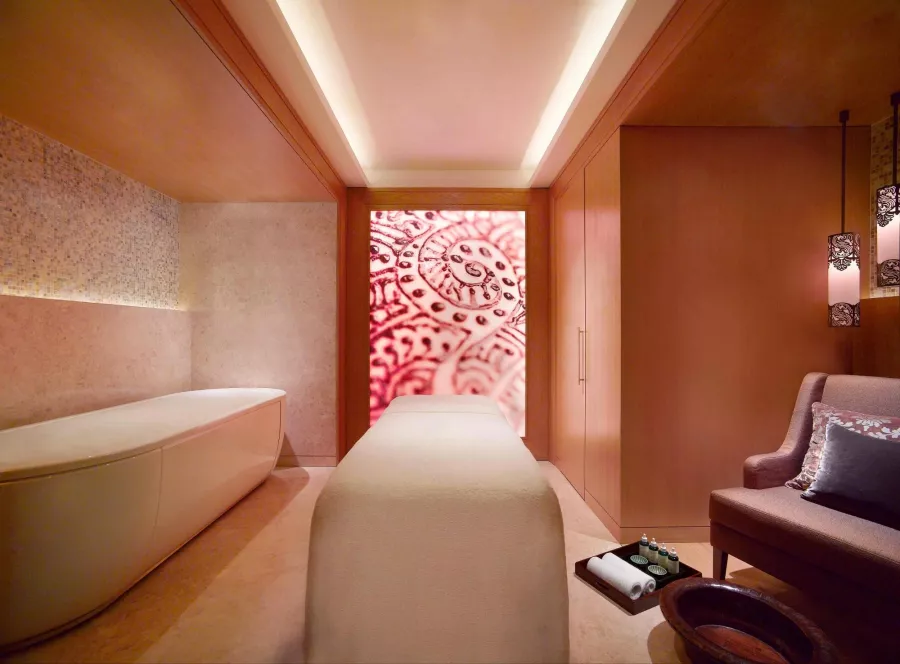 Отель Grand Hyatt Dubai5* в Дубаи: Пятизвездочный отель, Тренажеры , Спа-центр , Бизнес-центр , Бассейн , Бар , Комфортные номера ,