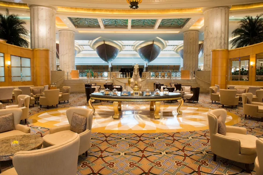 Отель Grand Hyatt Dubai5* в Дубаи: Пятизвездочный отель, Тренажеры , Спа-центр , Бизнес-центр , Бассейн , Бар , Комфортные номера ,