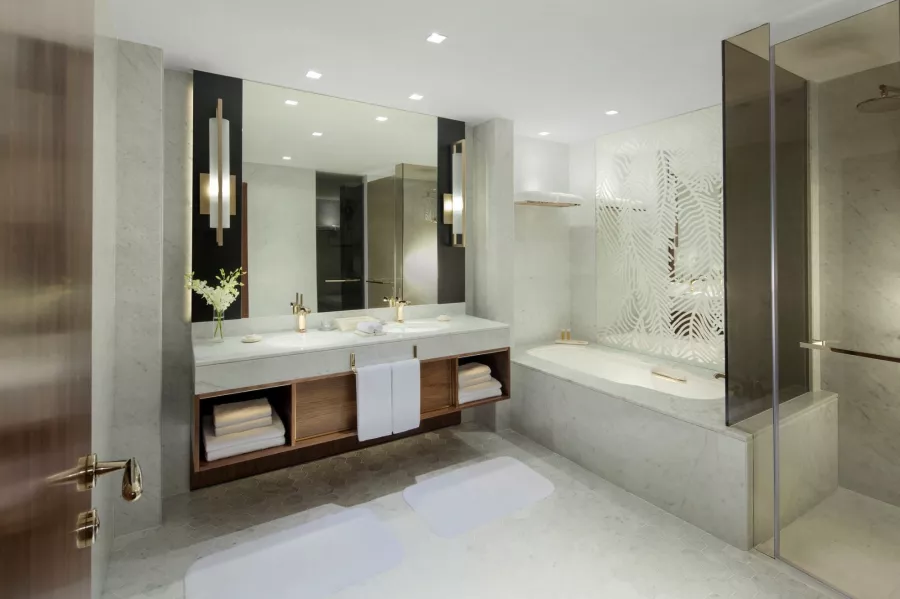 Отель Grand Hyatt Dubai5* в Дубаи: Пятизвездочный отель, Тренажеры , Спа-центр , Бизнес-центр , Бассейн , Бар , Комфортные номера ,