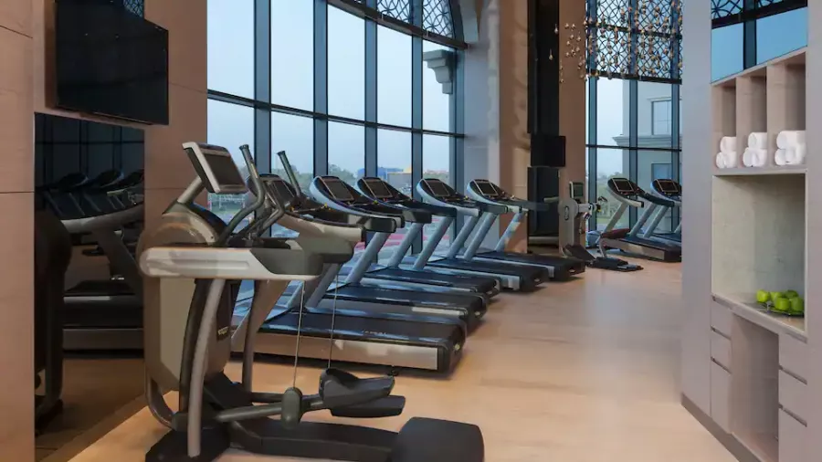 Отель Grand Hyatt Dubai5* в Дубаи: Пятизвездочный отель, Тренажеры , Спа-центр , Бизнес-центр , Бассейн , Бар , Комфортные номера ,