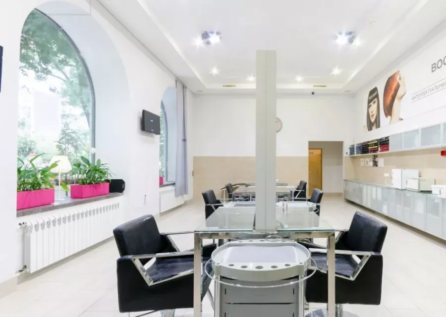 Cеть студий красоты и колористики Salon N8 by Color Me в Москве: Стрижка, Массаж, Ногти, Маникюр, Педикюр, Солярий,