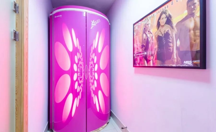Cеть студий красоты и колористики Salon N8 by Color Me в Москве: Стрижка, Массаж, Ногти, Маникюр, Педикюр, Солярий,