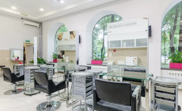 Cеть студий красоты и колористики "Salon N8 by Color Me".