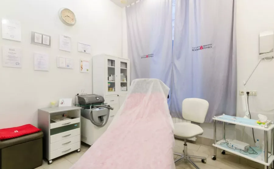 Cеть студий красоты и колористики Salon N8 by Color Me в Москве: Стрижка, Массаж, Ногти, Маникюр, Педикюр, Солярий,