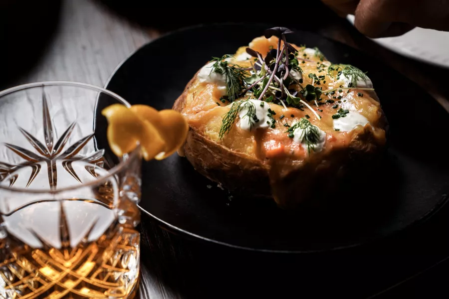 Американский ресторан Weslodge Saloon в Дубаи: Еда, Коктейли, Мясо, Кулинария, Бургеры,