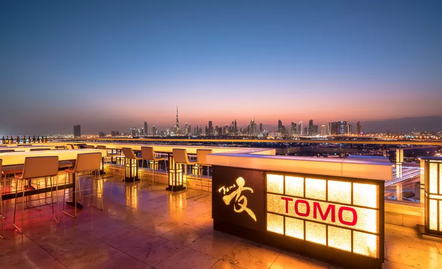 Ресторан Tomo Japanese Restaurant в Дубаи: Еда, Японская кухня, Суши, Бар,